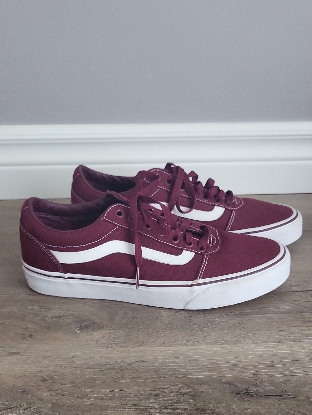 Vans Ward Men's Burgundy Canvas Sneakers Sz 9